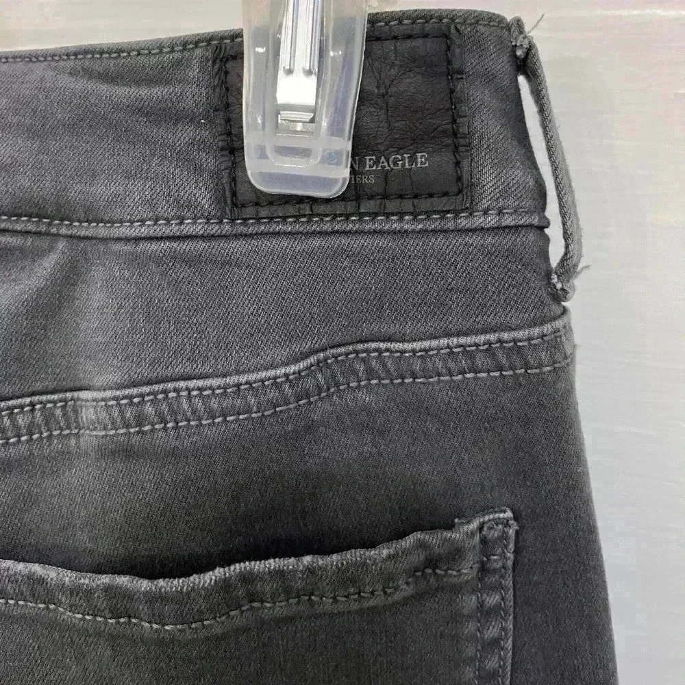 NWT American Eagle dark grey ripped tomgirl stretchy jeans size 2 short - Picture 5 of 10